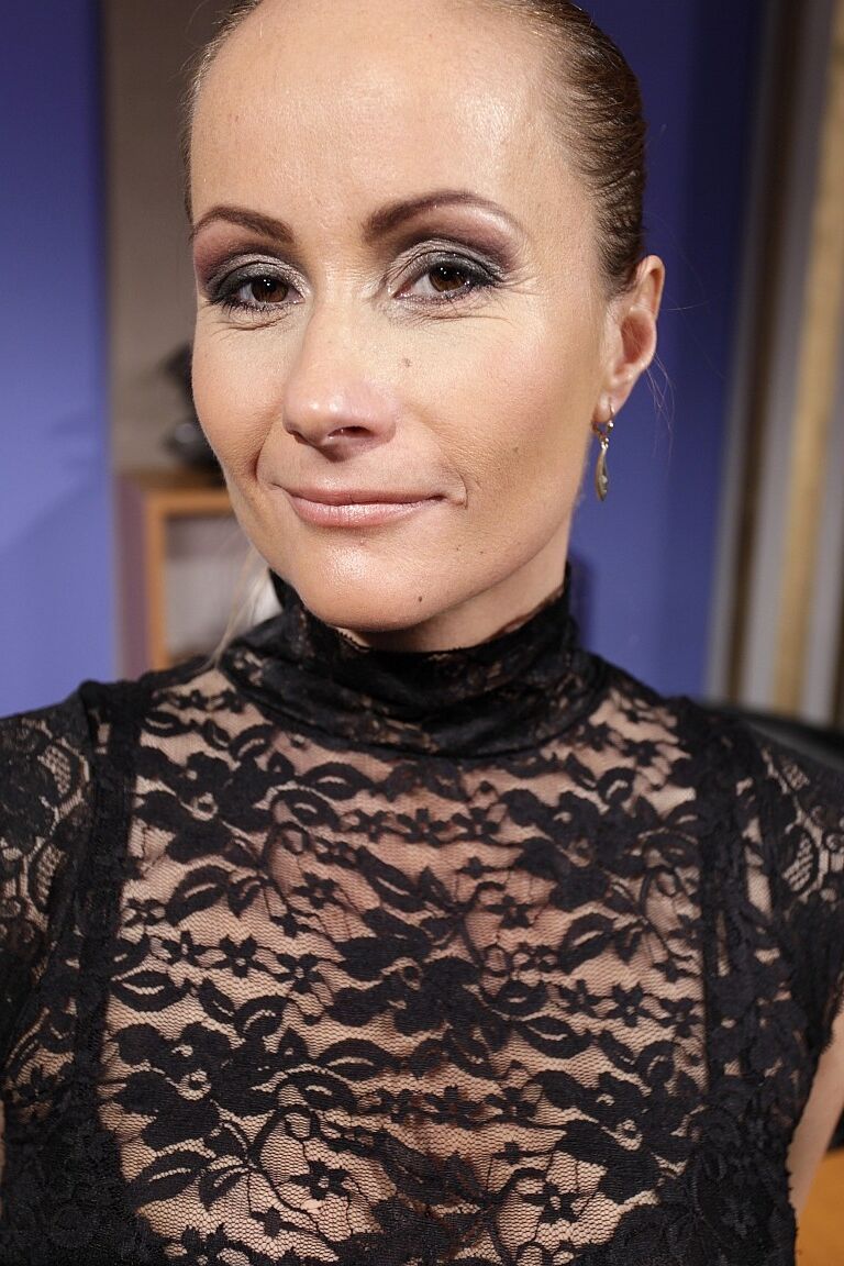 20P 偉そうなハンガリー人美女ケイティ・パーカーが奴隷ジェシカ・ゴールドを支配する