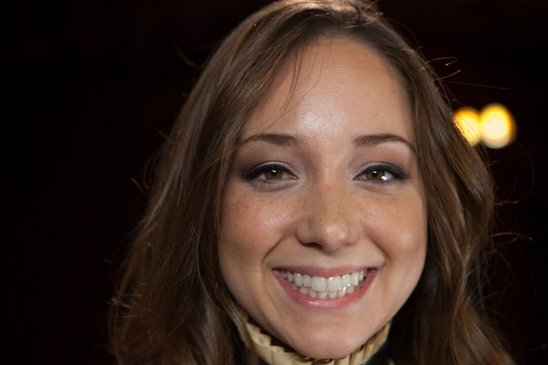 20P Chica morena con tetas adorables Remy LaCroix hace alarde de su culo caliente en solitario