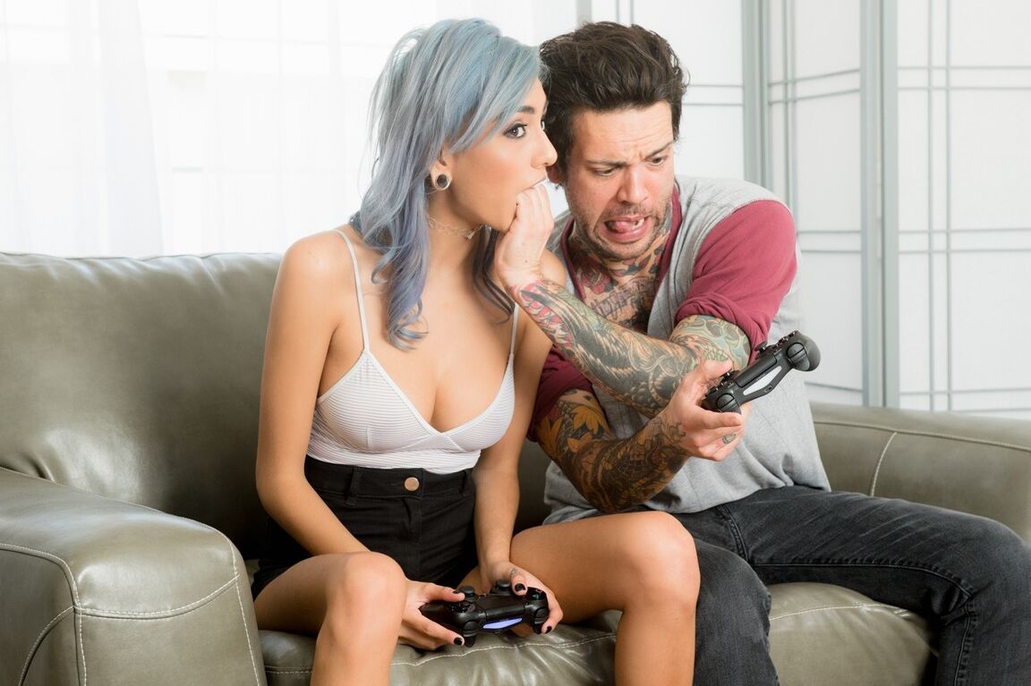 15P La plantureuse Janice Griffith suce une grosse bite