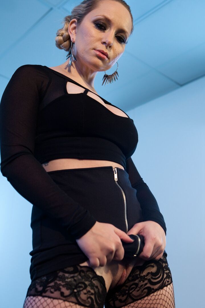 21P Electro Sluts Aiden Starr, Raven Rocket