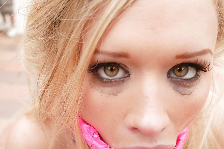 16P Linda loira adolescente Heather Starlet curtindo BDSM ao ar livre