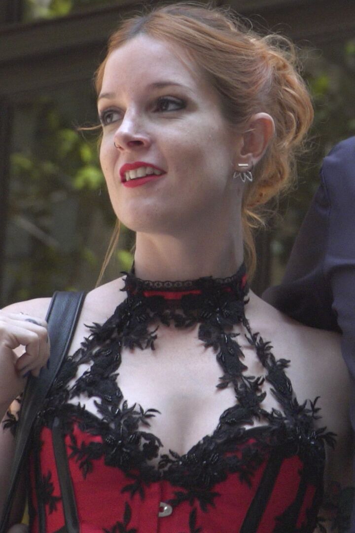 Die 21P-BDSM-Schlampen Francys Belle und Irina Vega werden in sexy Strümpfen durchgevögelt