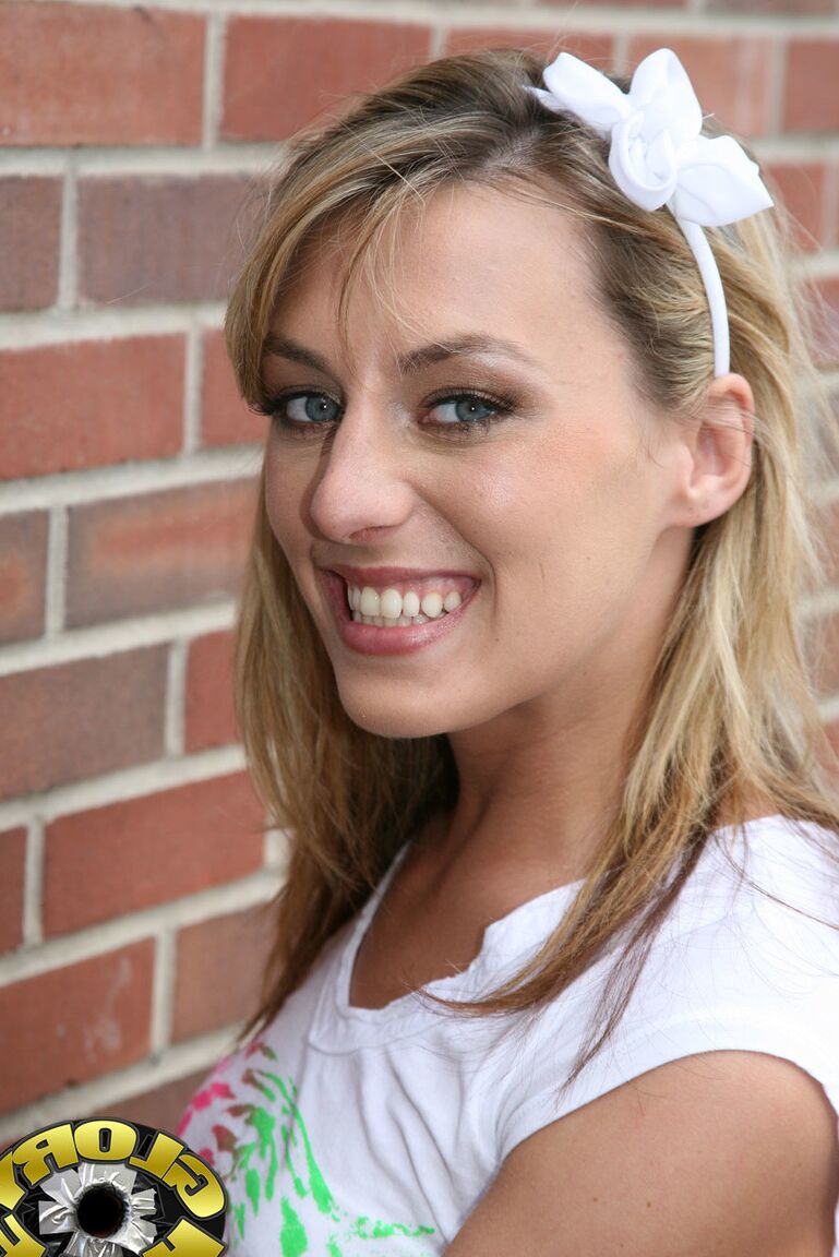 21P Big assed blonde Lexxxi Lowe bends over and blows BBC through a gloryhole