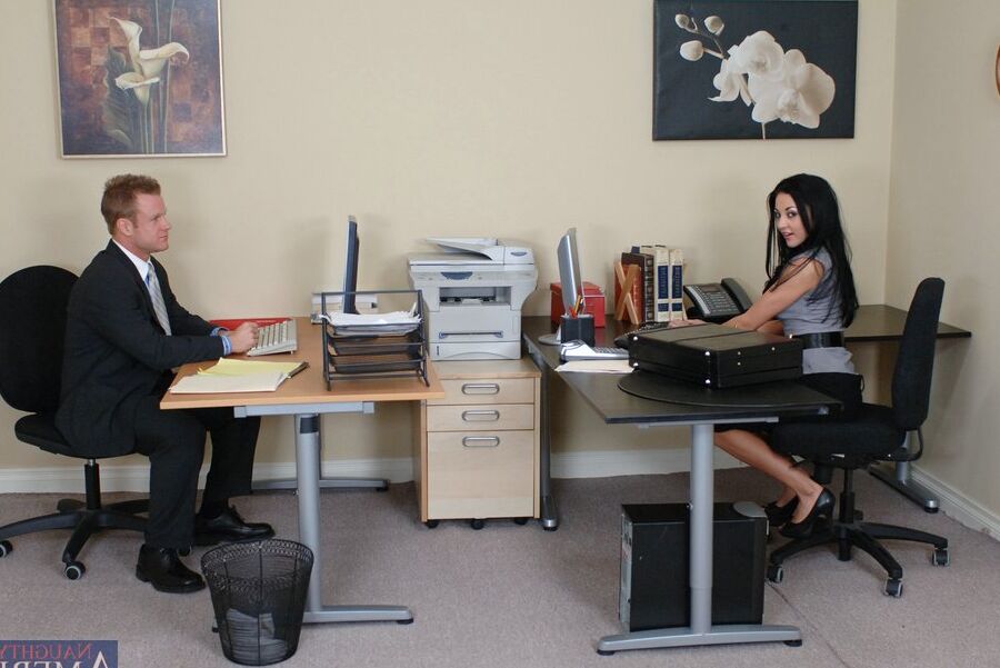 21P Bureau coquin Audrey Bitoni, Jeremy Holmes