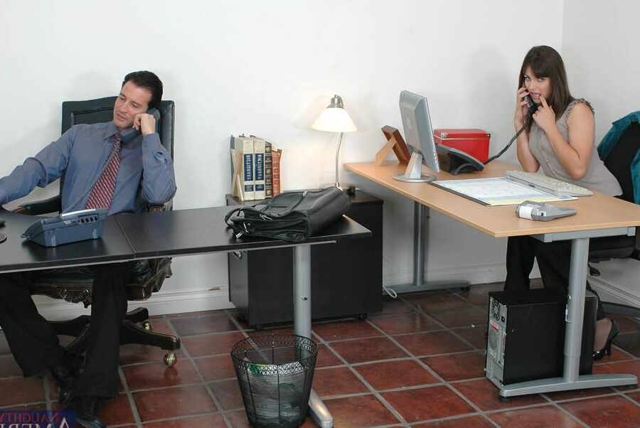 21P Oficina traviesa Bobbi Starr, Tony De Sergio