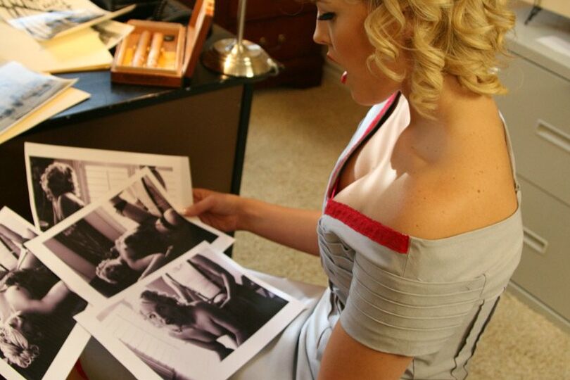 21P 35yo Alexis Texas displays her big ass and gets big dick from a detective