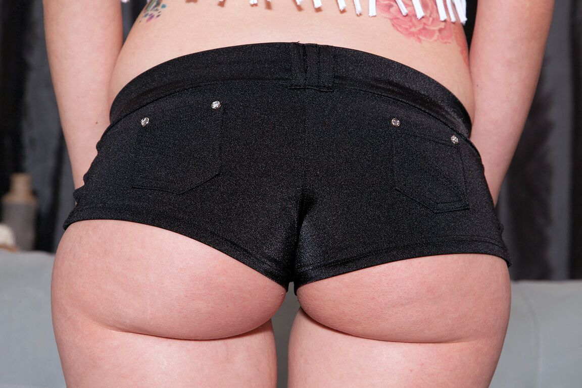 16P Nice teen Gia shows her thong clad snatch after removing booty shorts