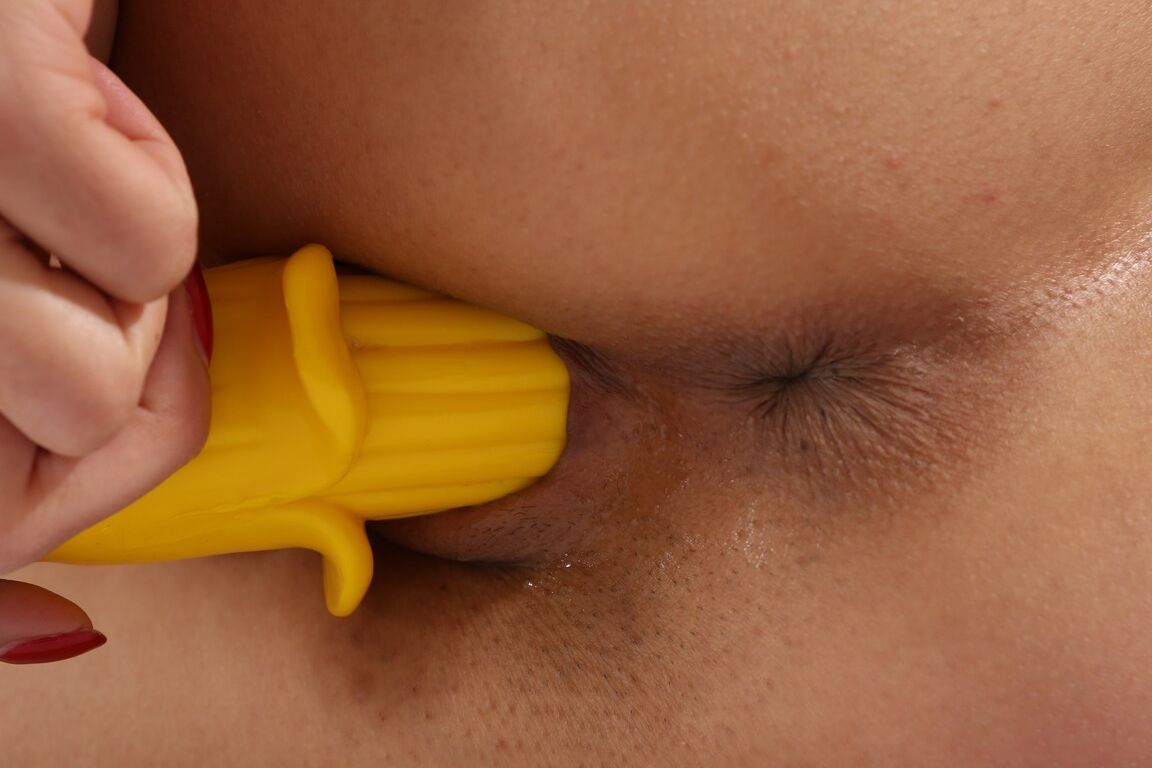 15P Hot toy play for gorgeous babe Frances
