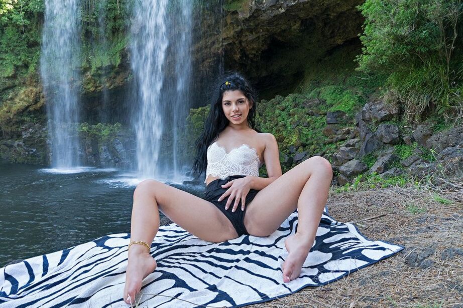 15P En La Grieta Gina Valentina