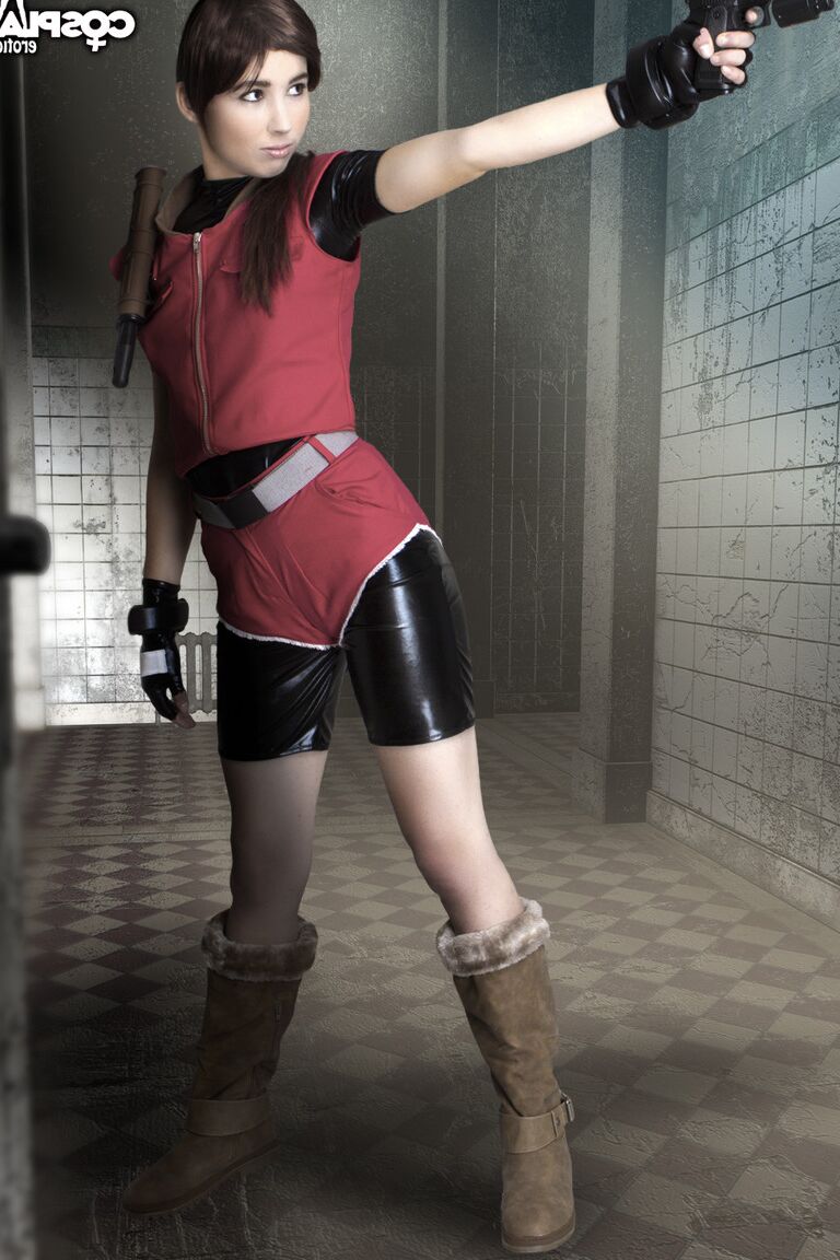 12P Cosplay Érotique Claire Resident Evil cosplay nu
