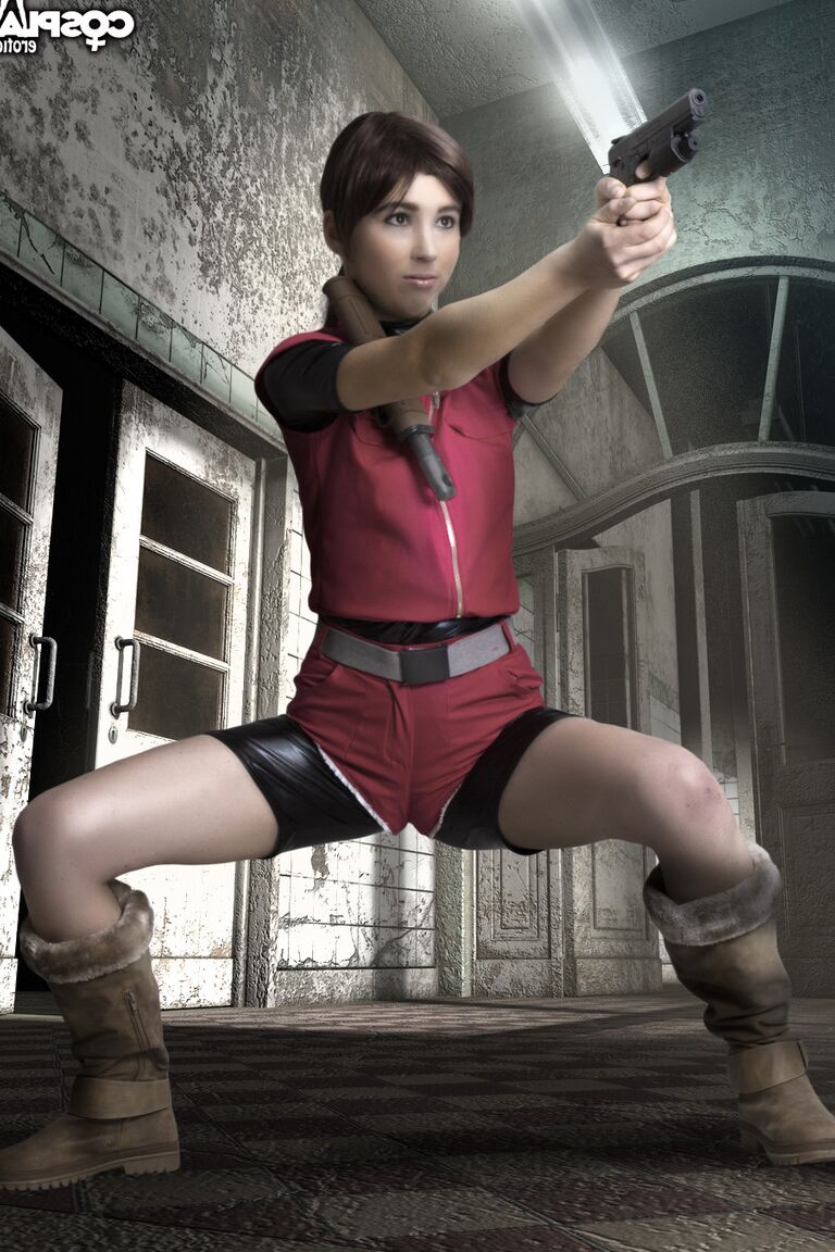 12P Cosplay Érotique Claire Resident Evil cosplay nu