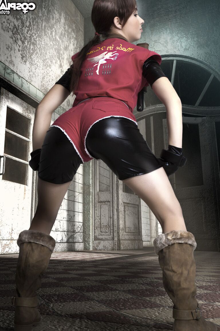 12P Cosplay Érotique Claire Resident Evil cosplay nu