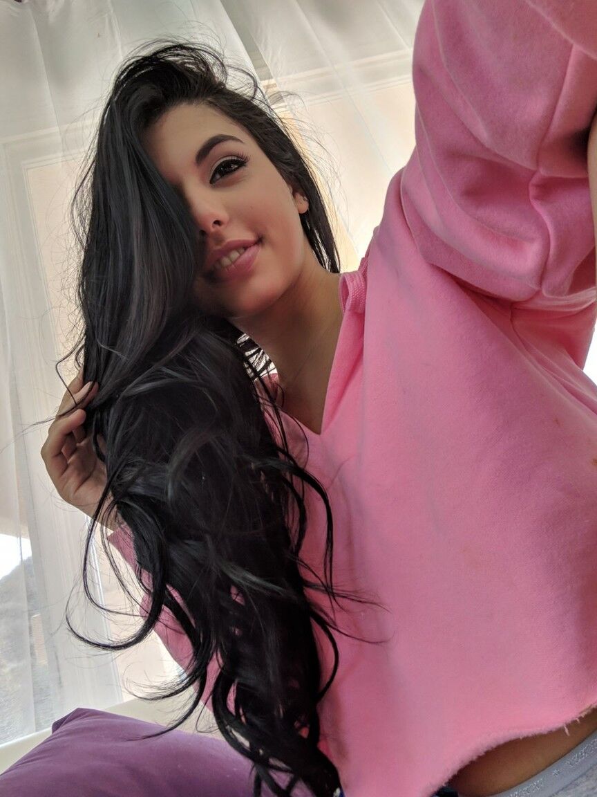 21P Anjo Maligno Gina Valentina, Jessy Jones