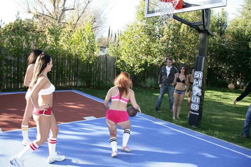 16P Sandra Romain, Rachel Starr e Katja Kassin abrem as pernas para sexo em grupo
