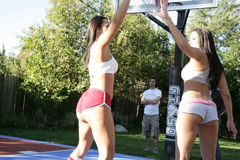 16P Sandra Romain, Rachel Starr e Katja Kassin abrem as pernas para sexo em grupo