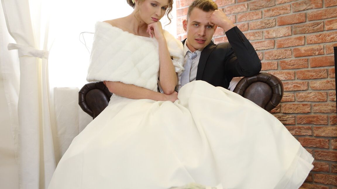 21P Une mariée tchèque sexy baise un inconnu en chaleur devant le marié pour de l'argent