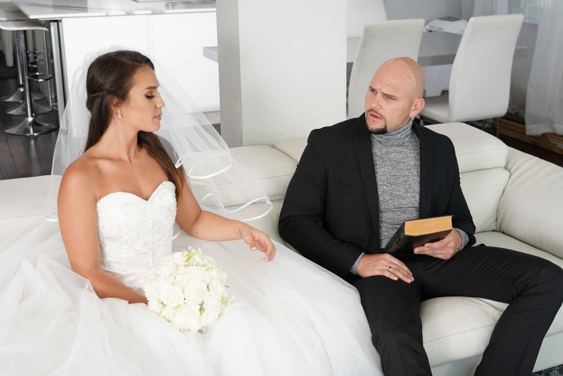 21P Bootylicious bride Kelsi Monroe screws a handsome officiant on her wedding day