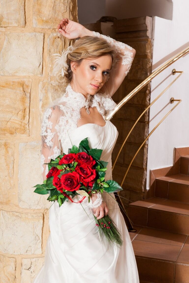 21P Czech bride Angel Piaff gets banged in a laundry room after posing in lingerie