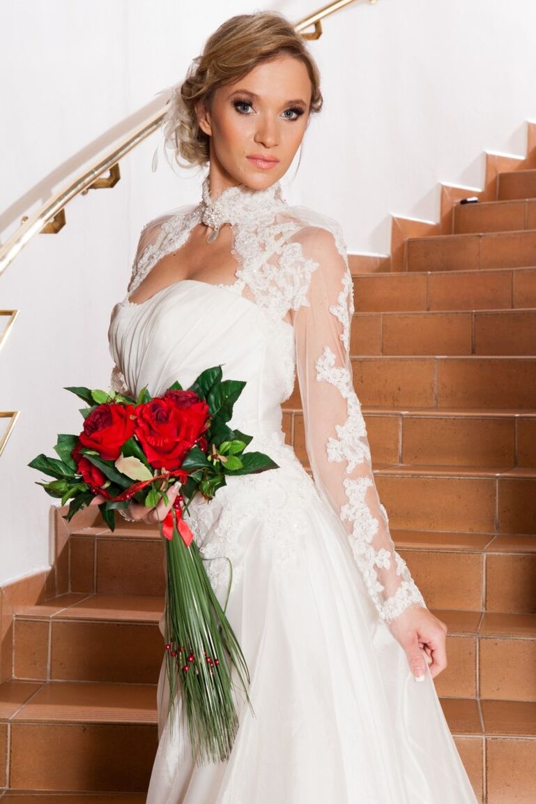 21P Czech bride Angel Piaff gets banged in a laundry room after posing in lingerie