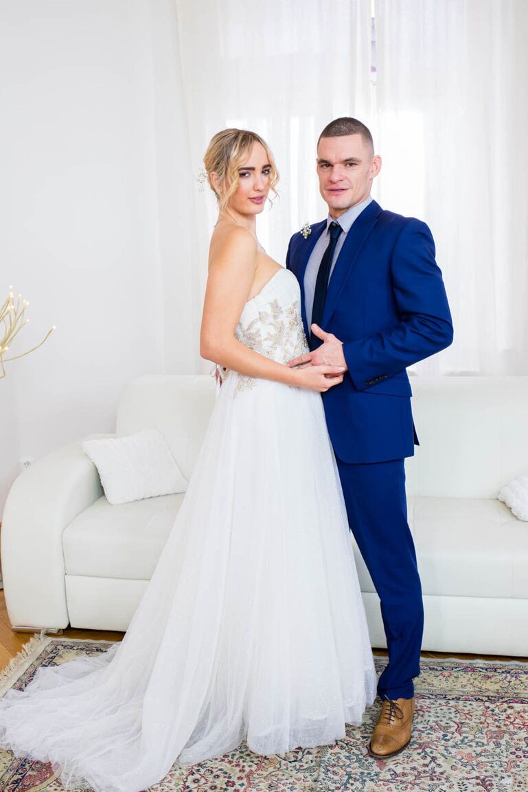 21P La novia rubia Anna Khara es follada por su marido