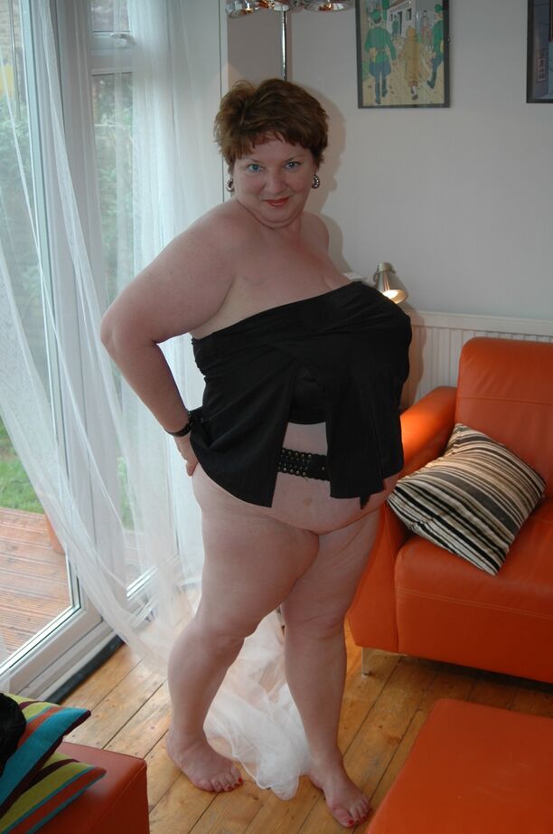 20P Redhead fatty Chris 44g bares a large boob before freeing her cunt from hose