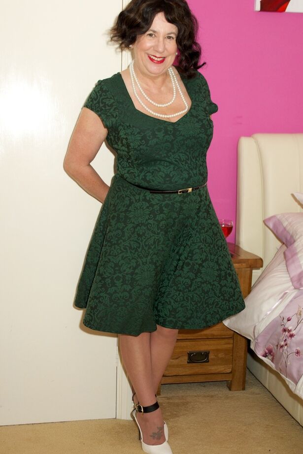 20P Mature UK amateur Speedy Bee doffs a dress before masturbating in tan nylons