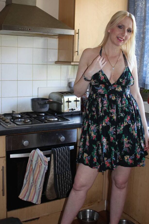 20P A amadora britânica Tracey Lain goteja esperma da língua após sexo anal POV