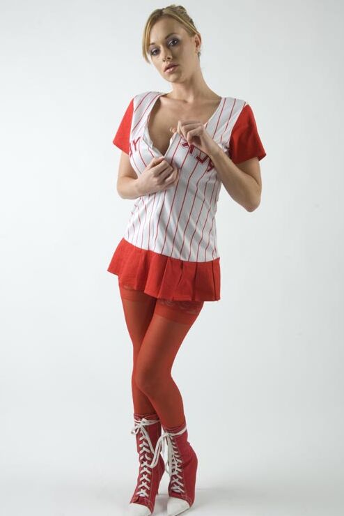 19P Blonde Cheerleaderin Paige Ashley zeigt ihre falschen Titten