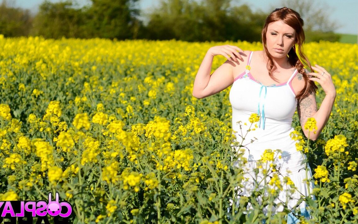 14P Big assed British chick bare her big tits before masturbating in a field