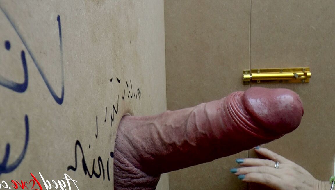 21P La abuela gorda Lacey Starr prueba una polla dura en el Gloryhole y come semen pegajoso