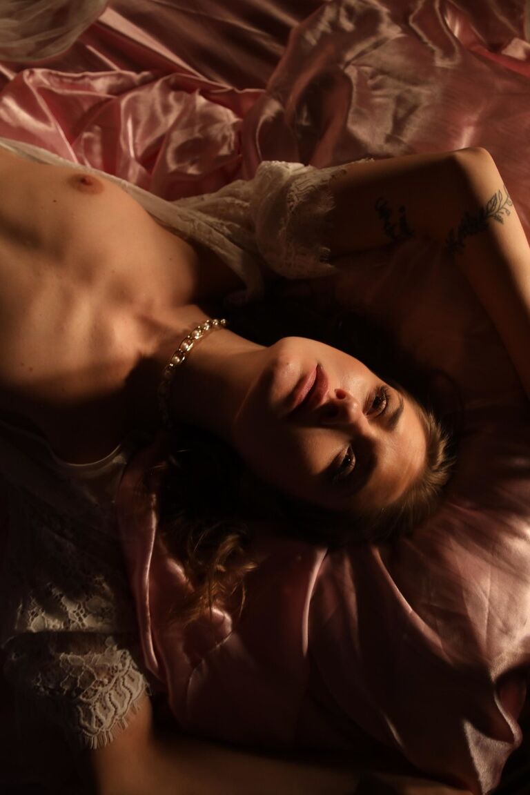 21P A adolescente húngara Tiffany Tatum trata uma lésbica loira com uma lambida sensual
