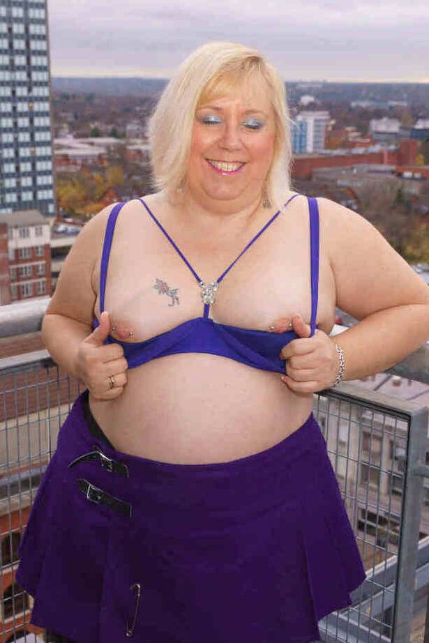 20P Older British BBW Lexie Cummings exposes her fat ass and twat on a balcony