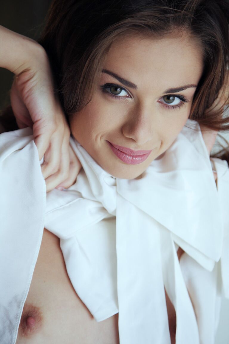 21P Met Art Loretta A