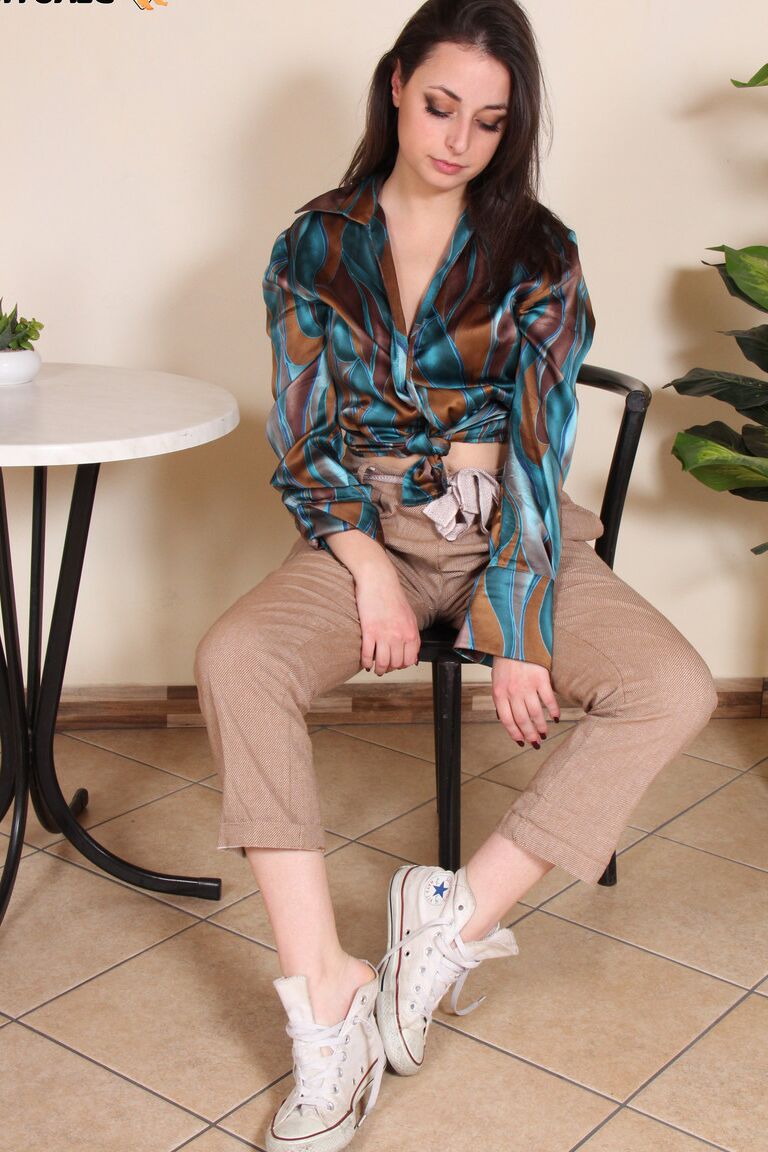 12P Fully clothed brunette Ilaria frees her beautiful feet from canvas sneakers