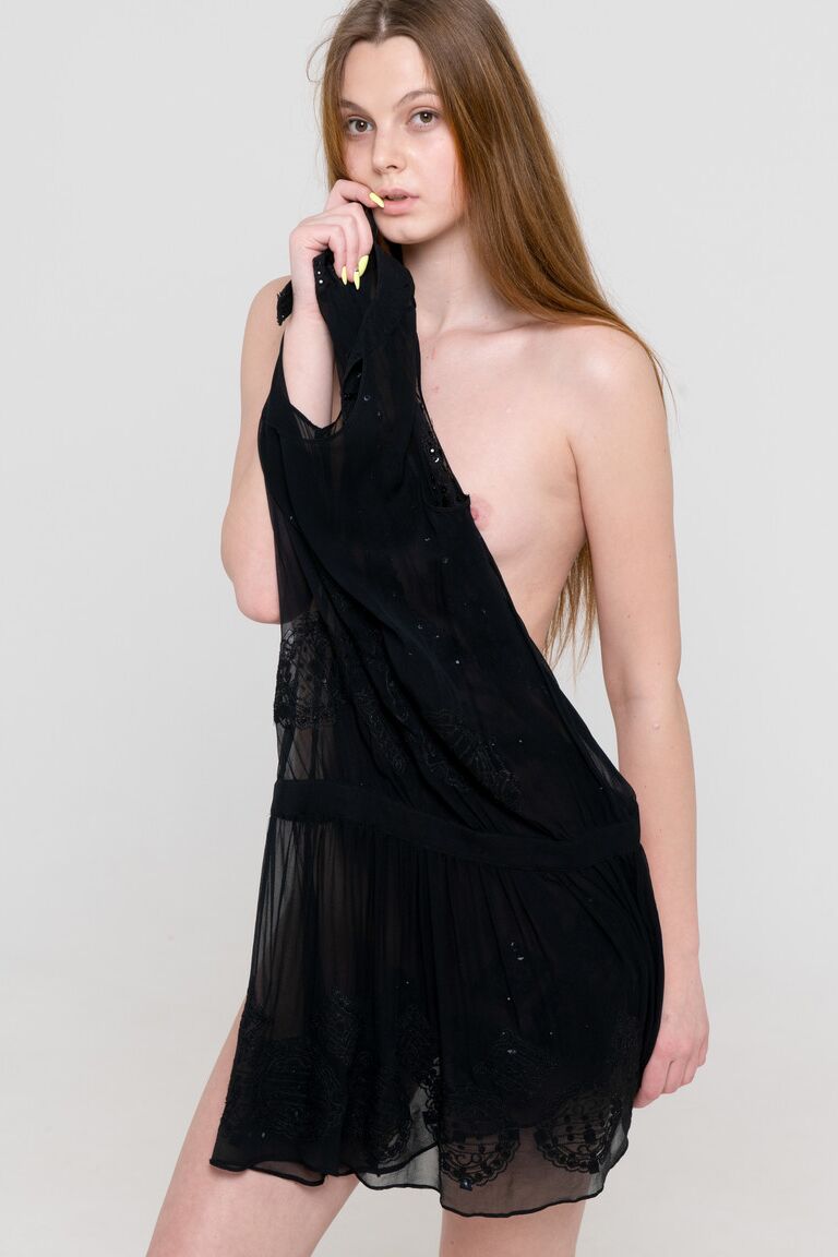 21P Glam babe Dariele tira a roupa
