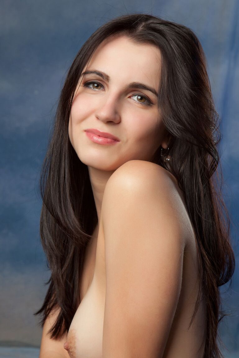 21P Met Art Heidi A.