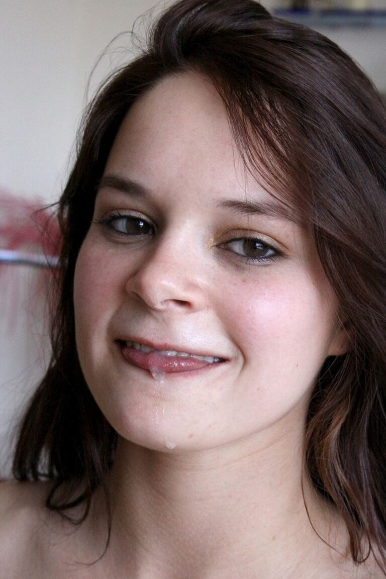 20P La modesta Jenna J Ross se convierte en una perra desagradable y hace una mamada salvaje de garganta profunda