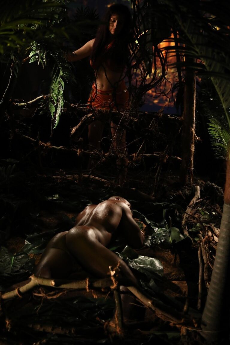 Antonia Sainz, une tchèque tchèque de 21P, apprécie le sexe interracial passionné en pleine nature.