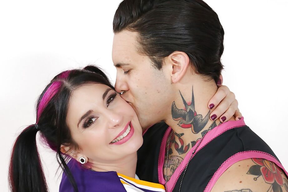 12P La animadora amateur Joanna Angel folla con su novio