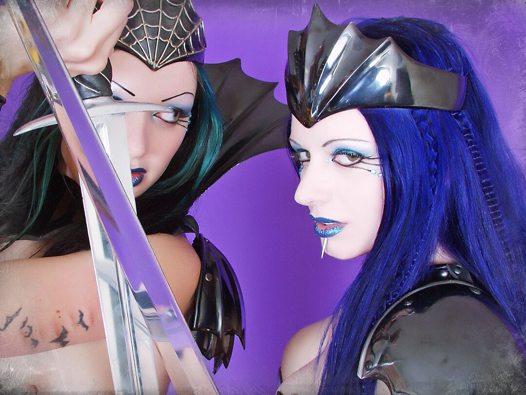 15P Goth girls Scar13 and Darenzia indulge in sword play during a cosplay shoot