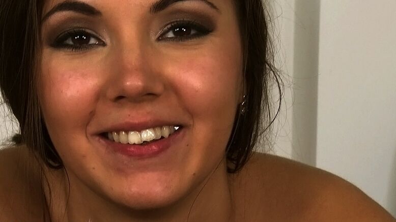 16P Espléndida escena de sexo amateur con la morena europea Jay Dee