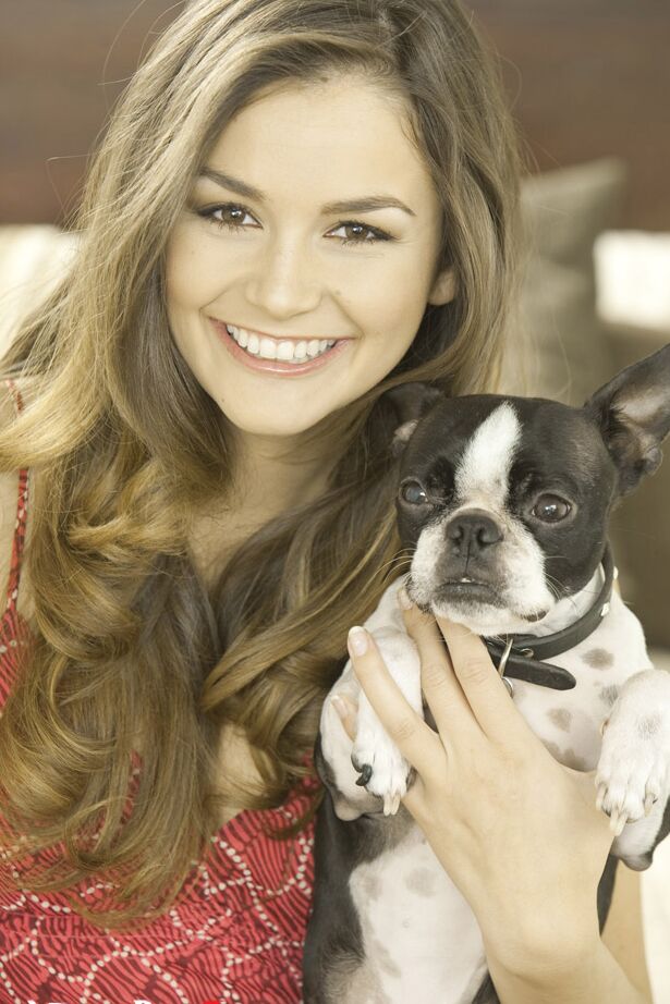 20P Sexy babe Allie Haze exibe sua bunda grande