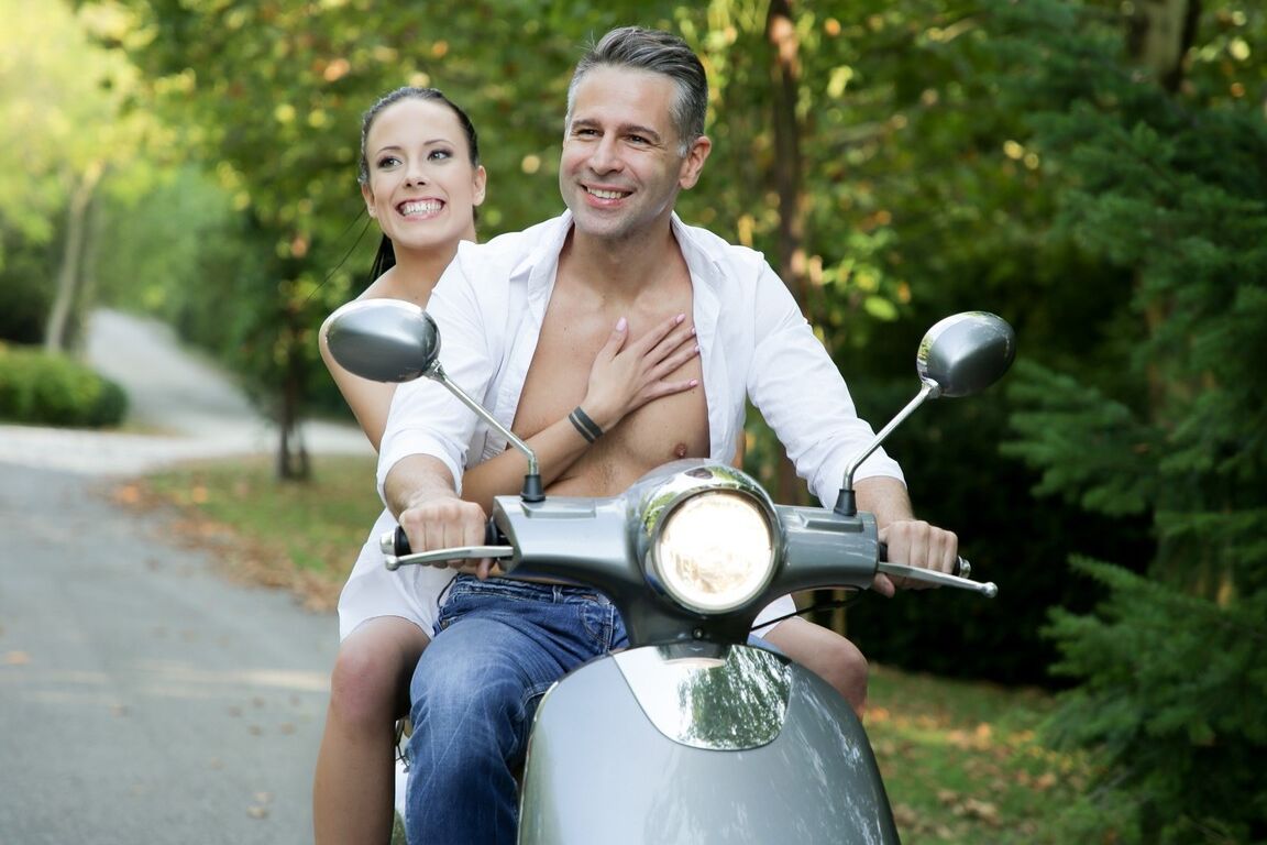 15P Horny couple Lexi Layo & Toby get off a scooter for urgent sexual intercourse