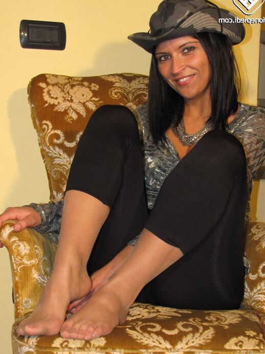 10P Solo model Barbara sets her hose attired feet free of heels in yoga pants