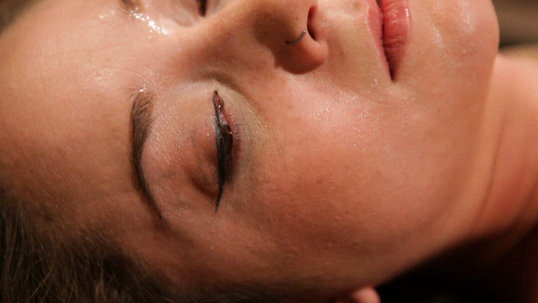 21P Hot domme Lorelei Lee abuses blindfolded Remy LaCroix before fingering her