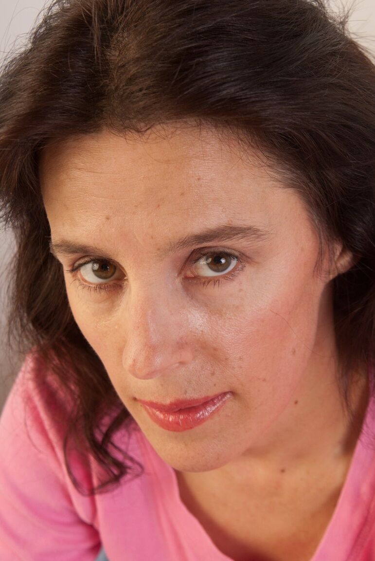 21P Dona de casa amadora solitária Marie fica nua