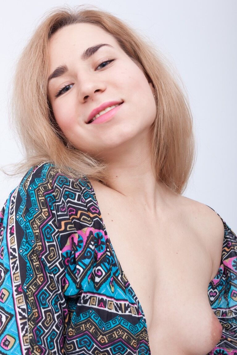 21P Sweet babe with an adorable ass Nara Abel stuffs a brush in her hairy crotch