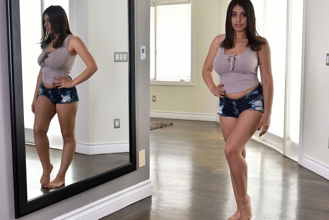 16P Chubby busty Ella Knox frees her huge natural tits to pose naked on the floor