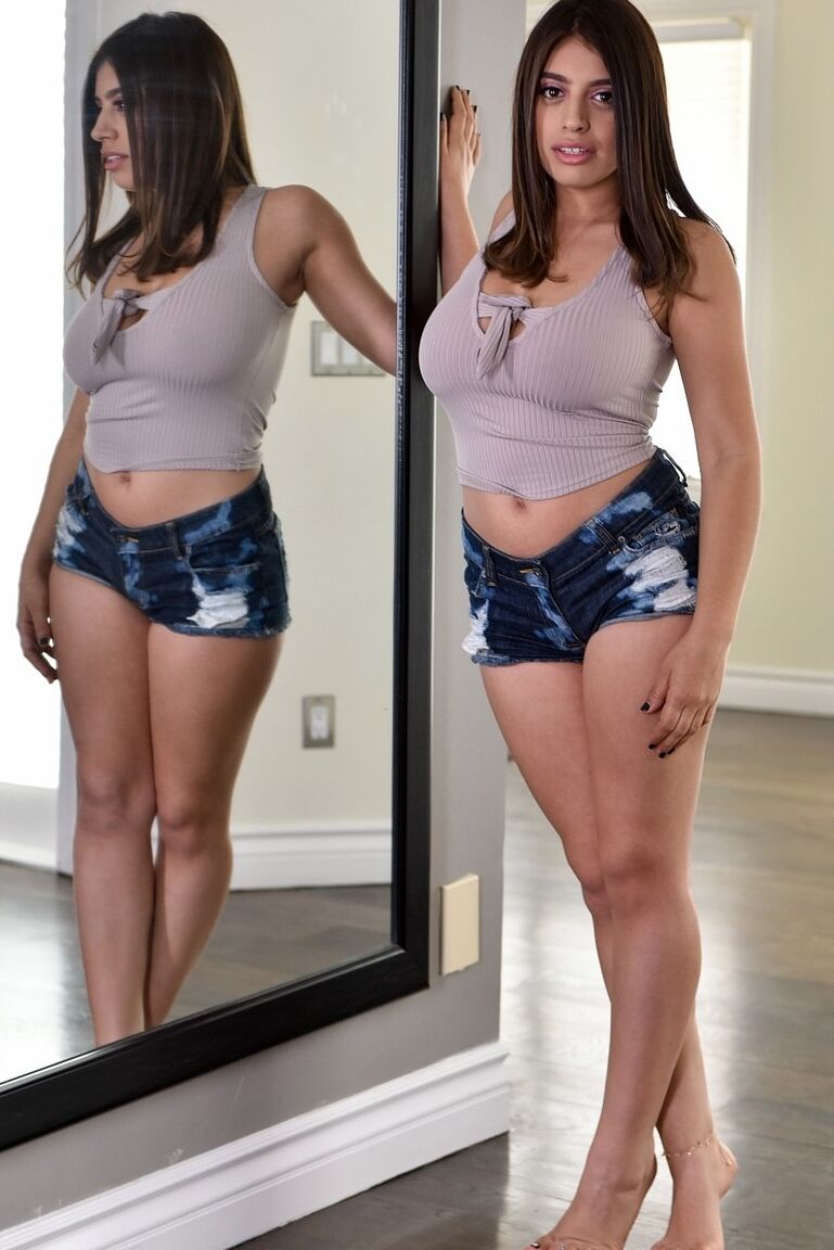 16P Chubby busty Ella Knox frees her huge natural tits to pose naked on the floor