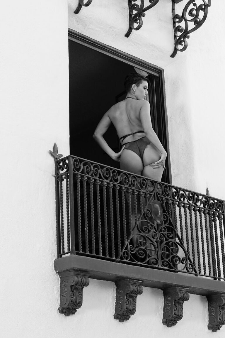 17P Hypnotizing brunette Sunny Leone in exciting black lingerie on the balcony